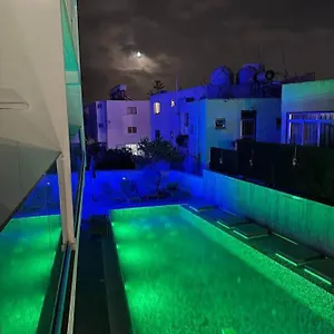 ספר כאן